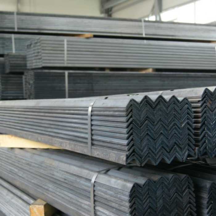 Уголок горячекатаный равнополочный 100х100х10 мм 12 м