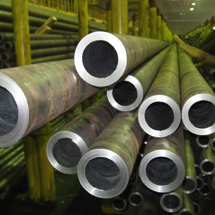 Труба бесшовная горячедеформированная 121х5 мм